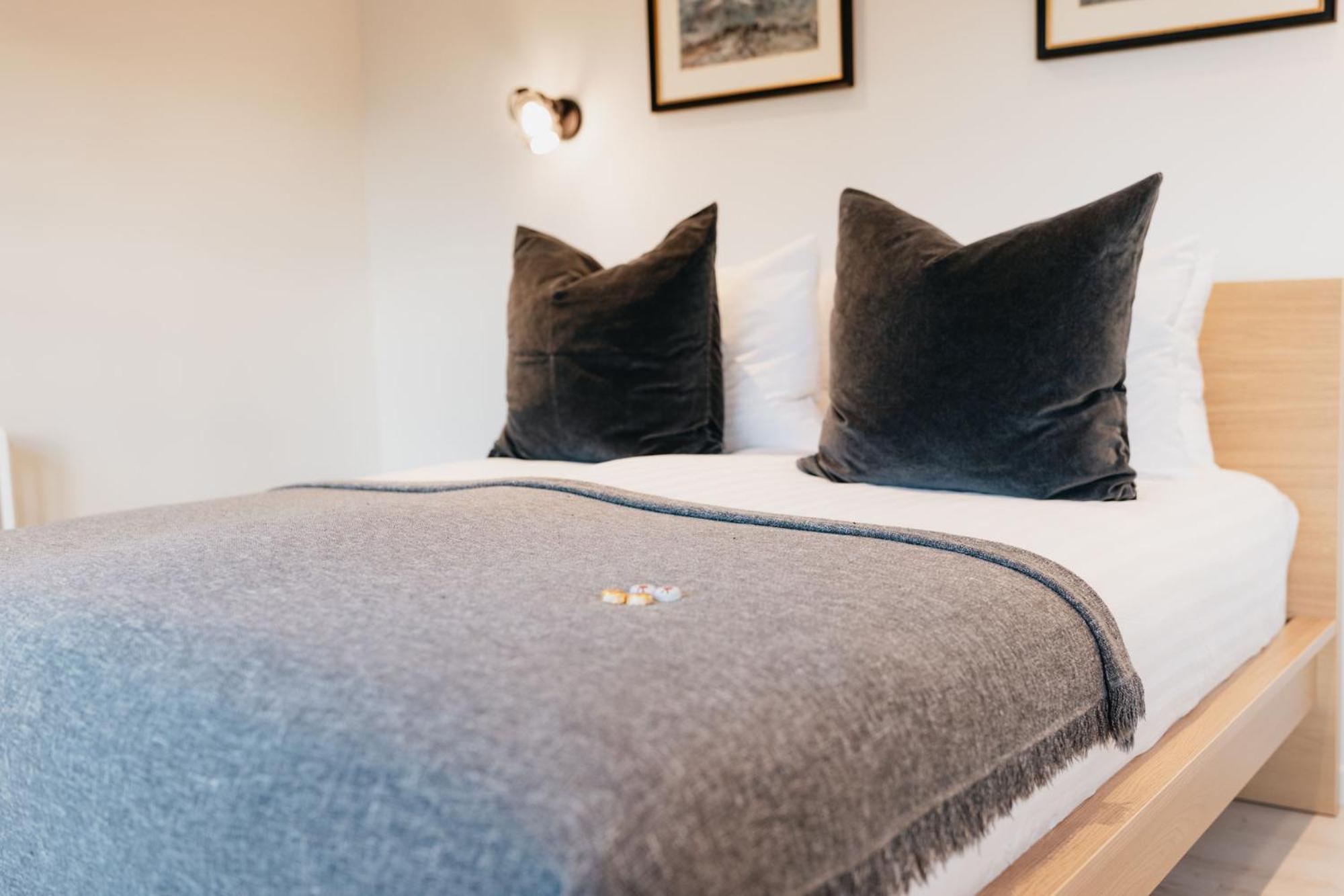 Garthur Stay Inn & Secret Lagoon Included! Флудир Екстериор снимка